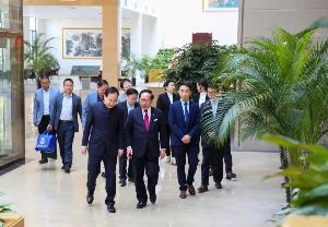 华南师范大学党委书记王斌伟一行莅临金科伟业（中国）有限公司参观指导